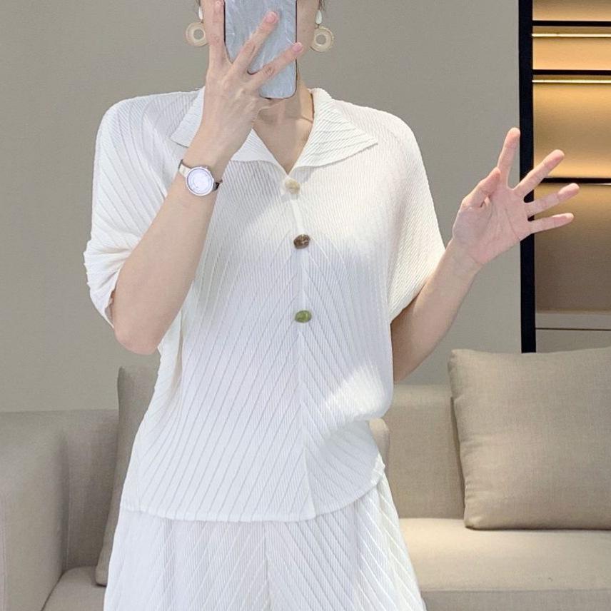 

2025 Летний женский топ с V-образным вырезом и комплект брюк-фонарей неправильной формы высокого класса One Size (Fits 90-150 lbs)