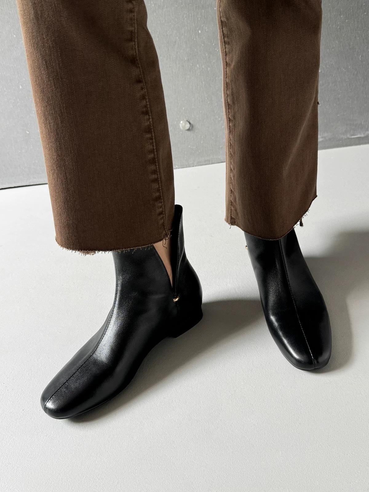 

Корейская версия простых нишевых челси коротких ботинок с V-образным вырезом сбоку, квадратным носком, плоской подошвой, тонких ботинок, коротких ботинок Мартин, женских ботинок 40 чёрный