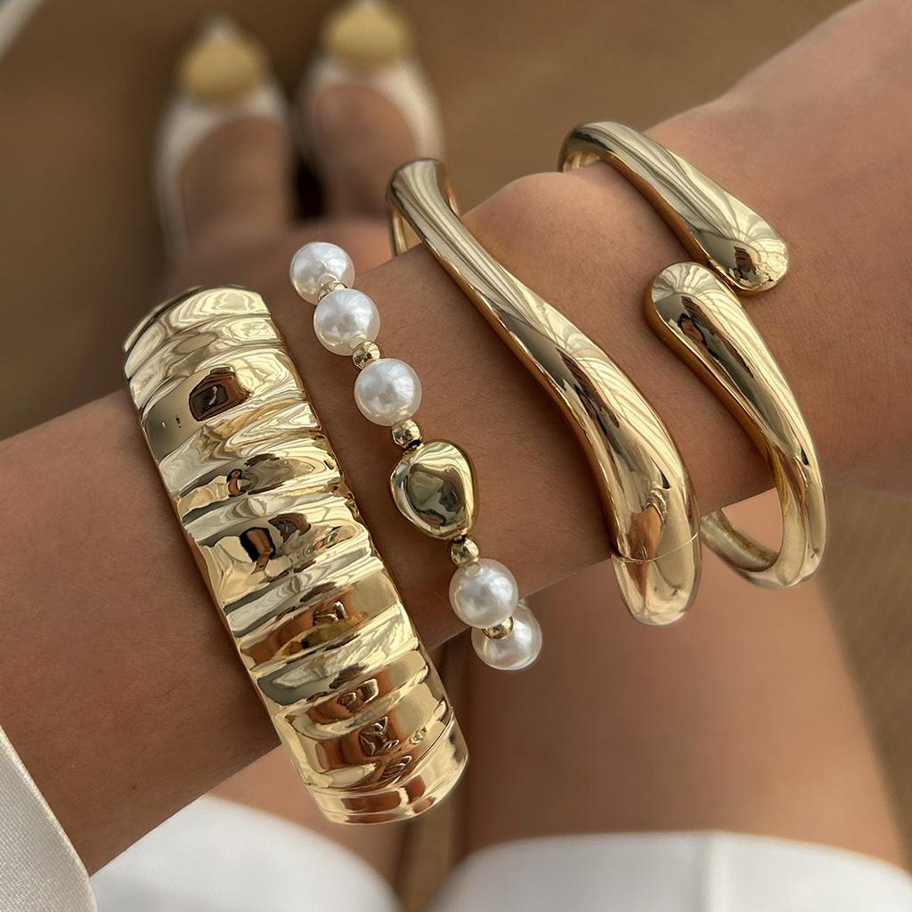 Punk Metal Wind Mixed And Matched Pleated Wide Bracelet, Irregular Imitation Pearl Water Drop Hug Beaded Bracelet Female