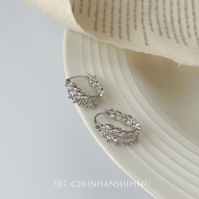 Light luxury high-end wheat zircon earrings niche design French ear buckle temperament light luxury versatile exquisite earrings