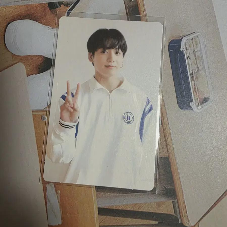 

BTS Книга с групповыми фотографиями BTS Чонгук в фокусе