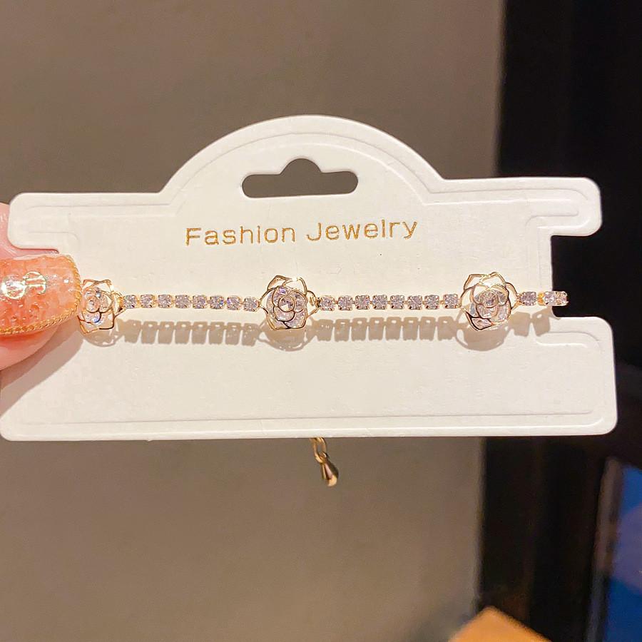 Elegant Zircon Flower Hollow Bracelet For Women With Fashionable Style And Gift Occasion золотой