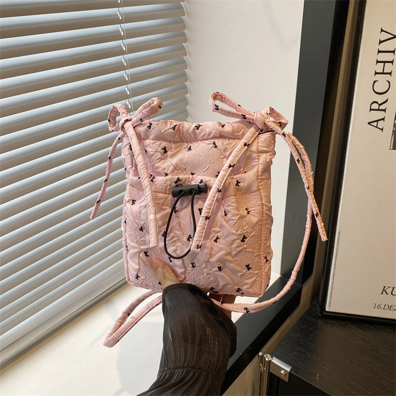 Women's bag 2025 new fashion versatile niche foreign style bow simple commuter shoulder crossbody bucket bag