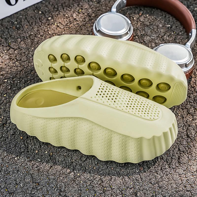 Men's Breathable Closed-Toe Summer Sport Slippers with Soft Sole and Foot Massage Feature