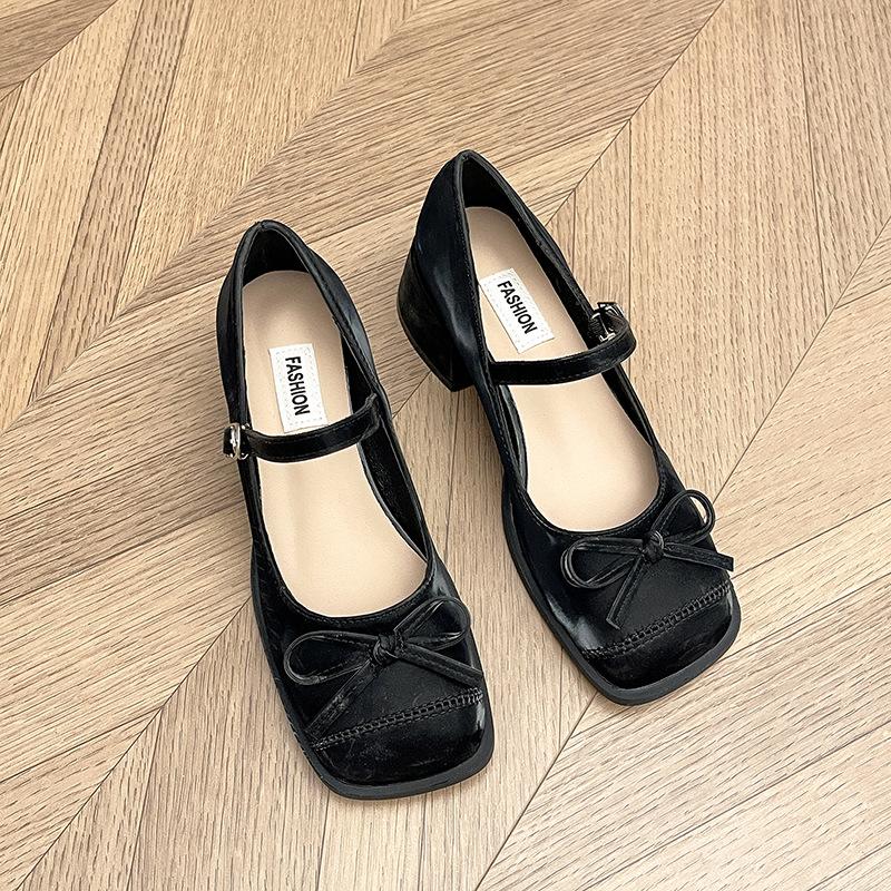 Fashion flat-soled single shoes women's new spring shallow mouth pointed tip laden shoes small fragrant temperament black Mary Jane evening shoes