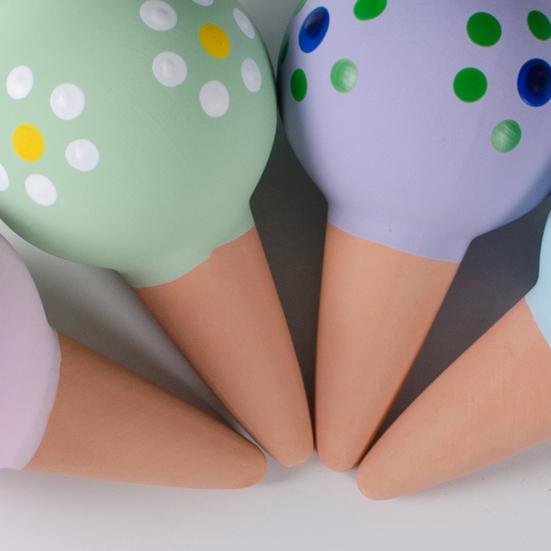 4 szt. Samonawadniające kule w kropki, kule do podlewania kwiatów, wkład do doniczki, samonawadniające kule o powolnym uwalnianiu do podlewania roślin doniczkowych