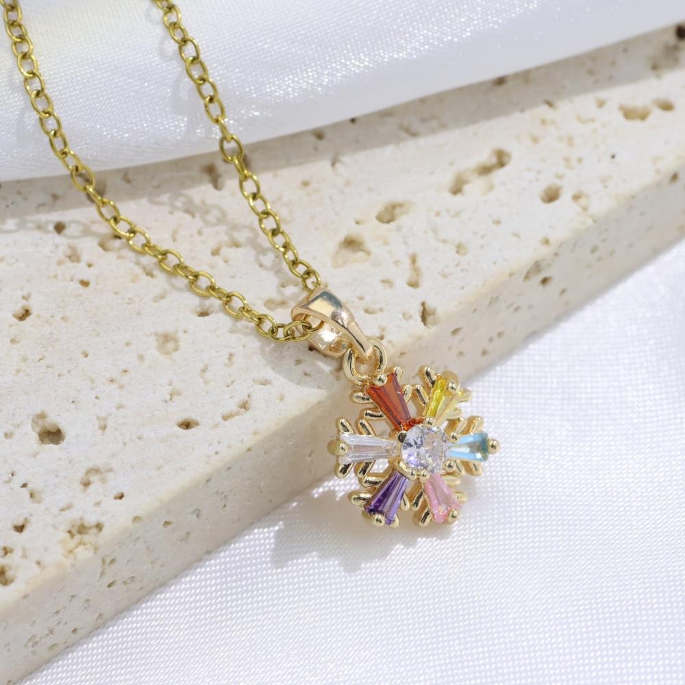 Simple Colorful Snowflakes Pendant Necklaces for Women Fashion Zirconia Necklace Wedding Party Jewelry Accessories Christmas Gift