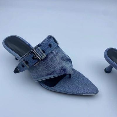 Modevarumärke Blå Denim Bältesspänne Urskurna Mode Tofflor Sommar Nya Bekväma Damsandaler med Låg Klack 5,5 cm Storlek 43