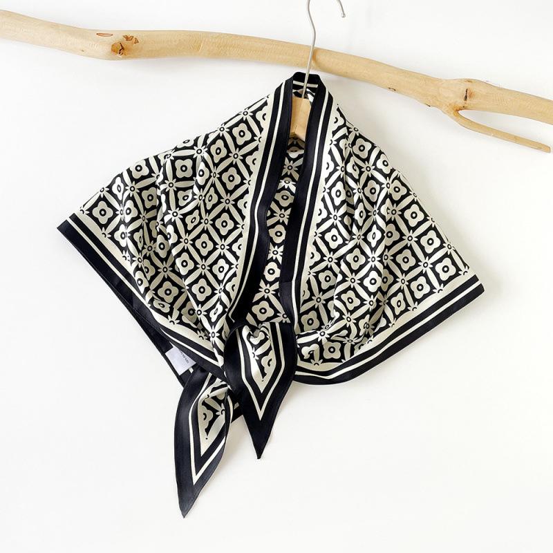 Niche Irregular Scarf Shawl Spring and Summer Twill Triangle Scarf Versatile Scarf Professional Leopard Scarf Decoration