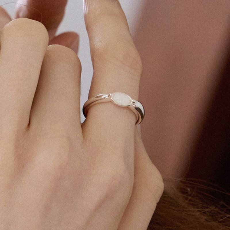 PAIGEFLYNN JEWELRY [925 Silver] Mu Pale Oval Shape Ring