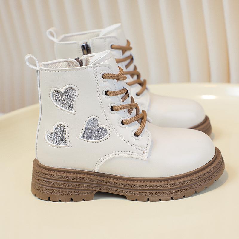 

Девочки ботинки Мартин 2025 осень и зима новые британский стиль детские короткие ботинки любовь принцесса кожаные ботинки девочки бархатные хлопковые ботинки 26-30 yards, 5 pairs in one hand