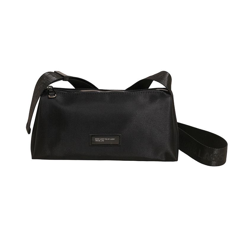 

Trend casual light sports style nylon cloth pillow bag men and women versatile commuting solid color messenger bag чёрный