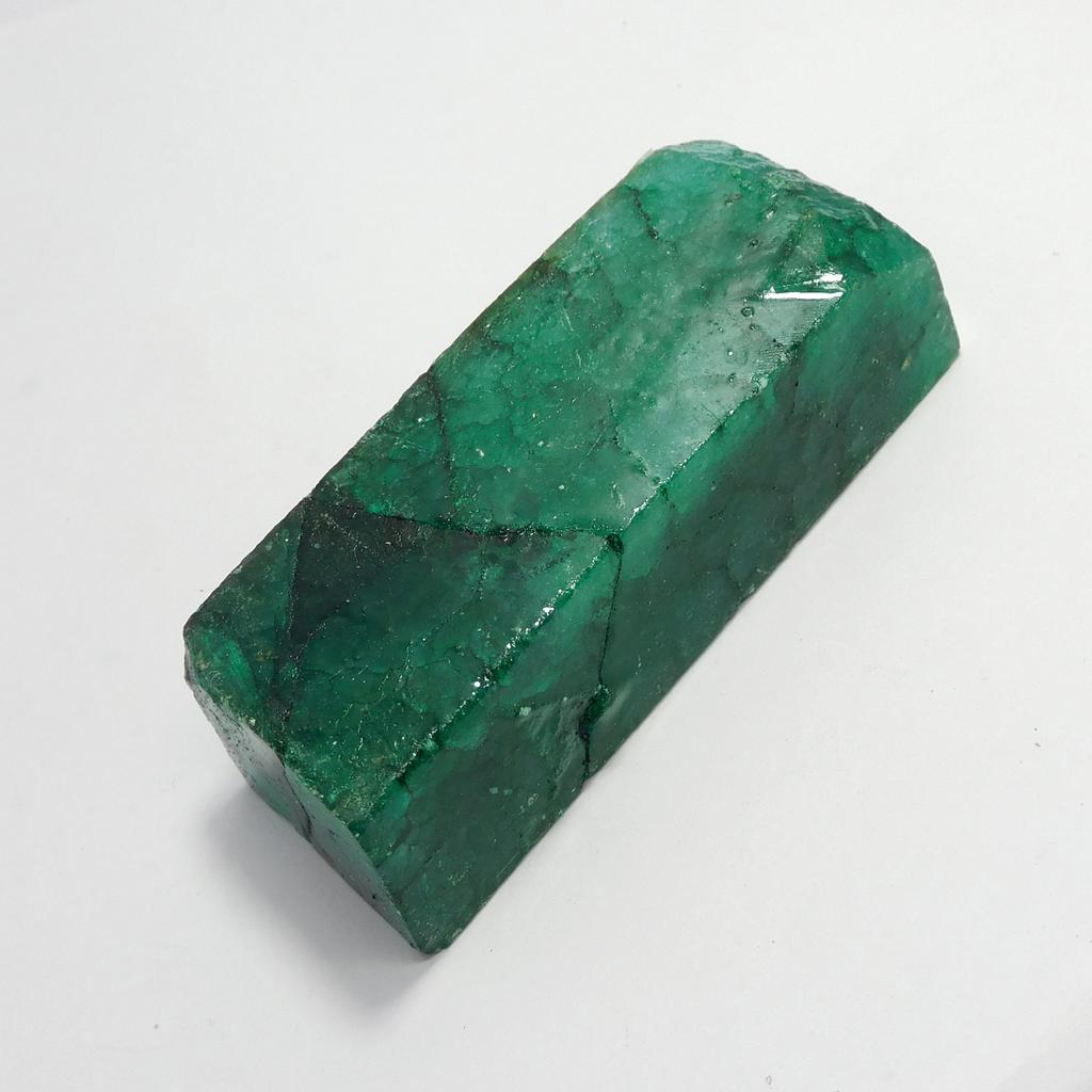 Natural Green Emerald Loose Gemstone Dyed Rough Uncut 513.65 ct for Lapidary and Gem Collections