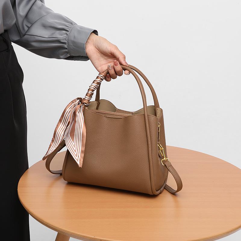 Spring Fashion Hand Bill Shoulder Women's Bag Large Capacity Commuter Crossbody Bag Practical Small Tote Bag Bucket Bag