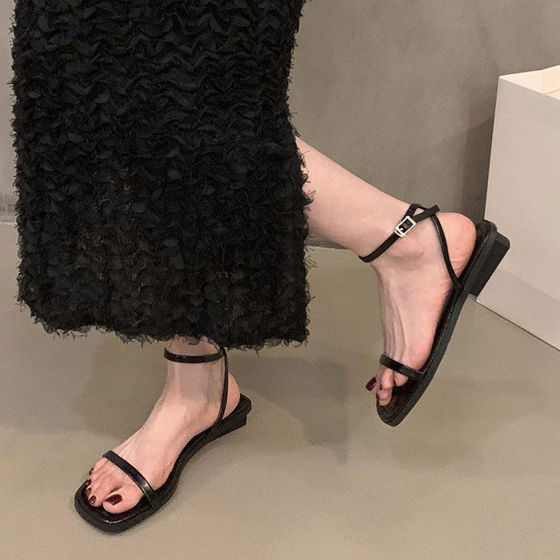 Flat-bottomed silver temperament sandals fairy shoes 2025 summer soft-soled skirt vacation beach strap Roman shoes