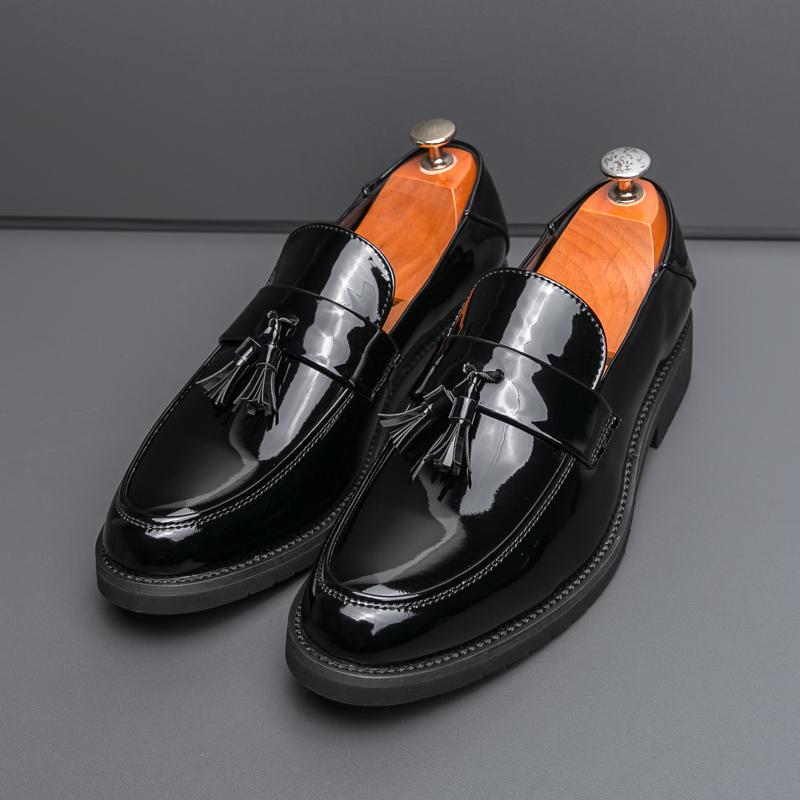 Men's Casual Leather Shoes Men Driving Loafers slip on Light Moccasins Men Trendy Tassels Party Wedding Flats footwear