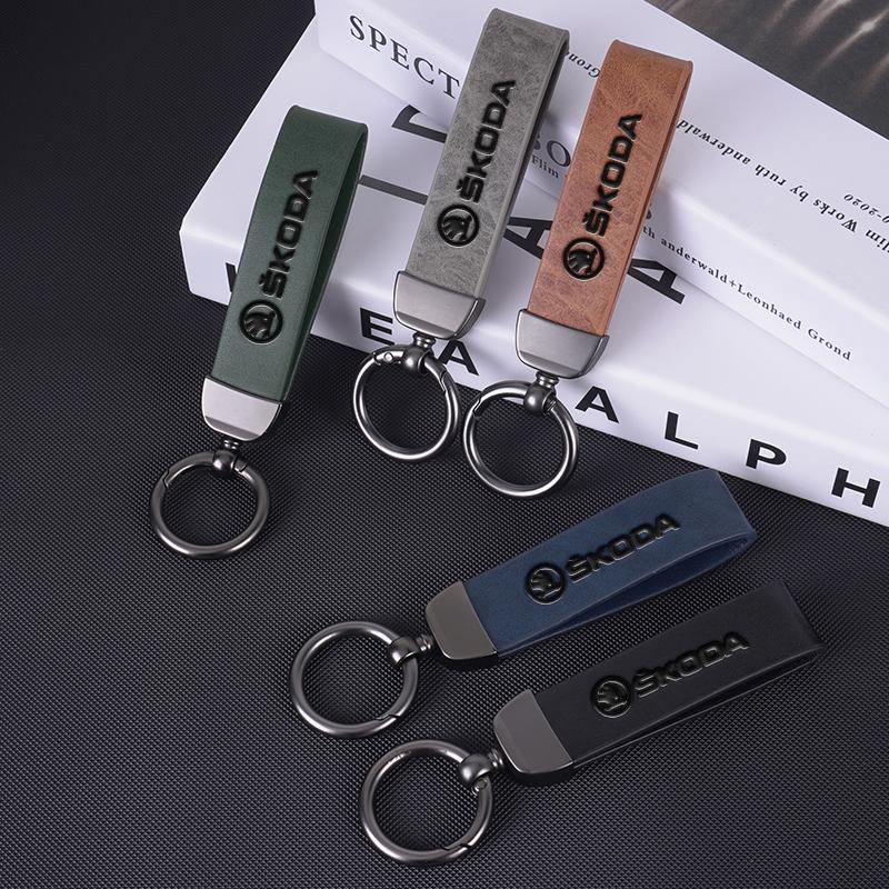 Vintage Leather Car KeyChain 360 Degree Rotating Key Ring For Skoda Octavia Rapid Scala Karoq Kamiq Fabia Superb Kodiaq fsvr64