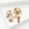 Fashion Alloy Matte Gold Pearl Bow Brooch Elegant Temperament Ladies Clothing Corsage Ornament Pin