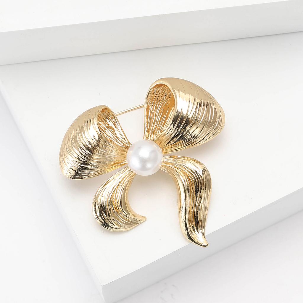 Fashion Alloy Matte Gold Pearl Bow Brooch Elegant Temperament Ladies Clothing Corsage Ornament Pin