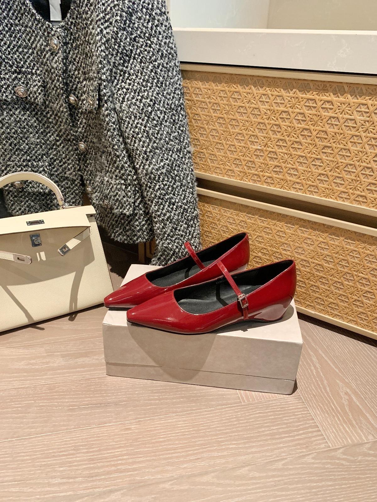 

Версия из овчины~ Та же прибавка во внутренней высоте 4 см, как у Су Иинь, заостренный носок, неглубокий вырез с пряжкой, туфли Мэри Джейн, женские кожаные туфли для работы 40