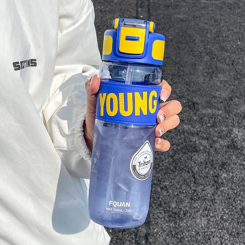 Water cup plastic high temperature resistant boys and girls sports cup with straw high value student simple cup