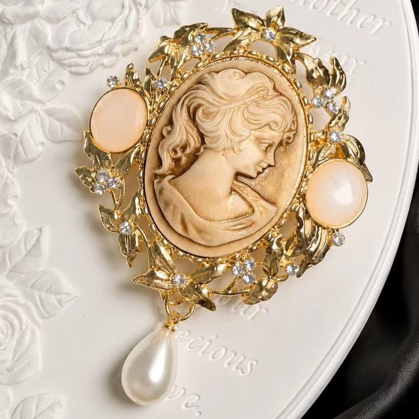 Antiker rechteckiger Strass-Broschen-Pin für Damen Mädchen Vintage Barock Kristall Muschel Perle Viktorianischer Stil Broschen Revers-Pins Hochzeits Schmuck Geschenk