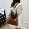 Large-capacity Retro-style Single-shoulder Bag, Popular for Commuting, Bucket Bag with Simple Design
