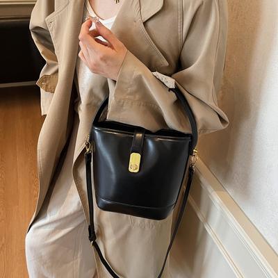 Niche Design Hand-carried Bucket Bag Women's New High-end Retro Versatile Shoulder Messenger Bag