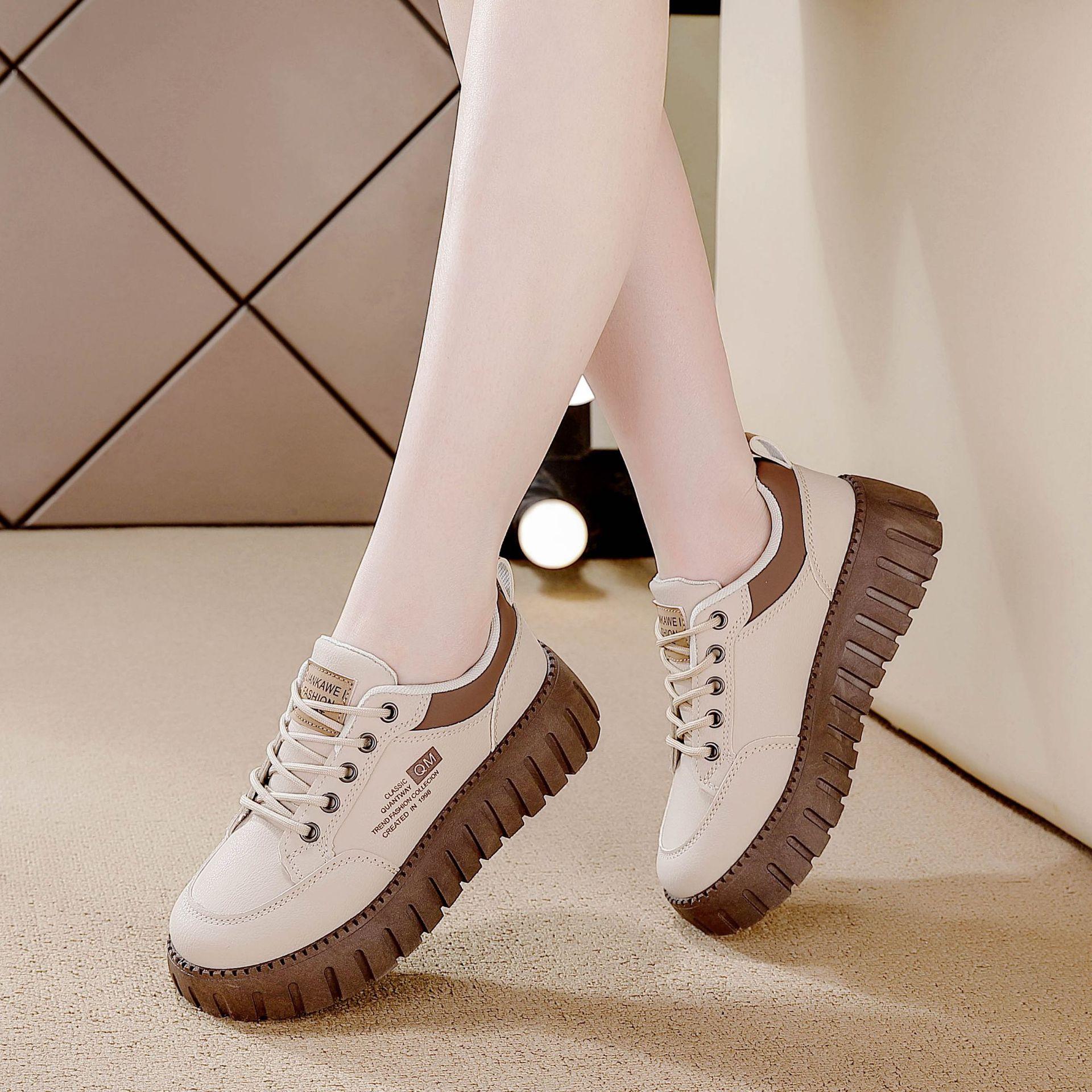 

Foreign trade leather surface thick sole heightening board shoes student little white shoes women s 2025 autumn new versatile sports and leisure shoes 35