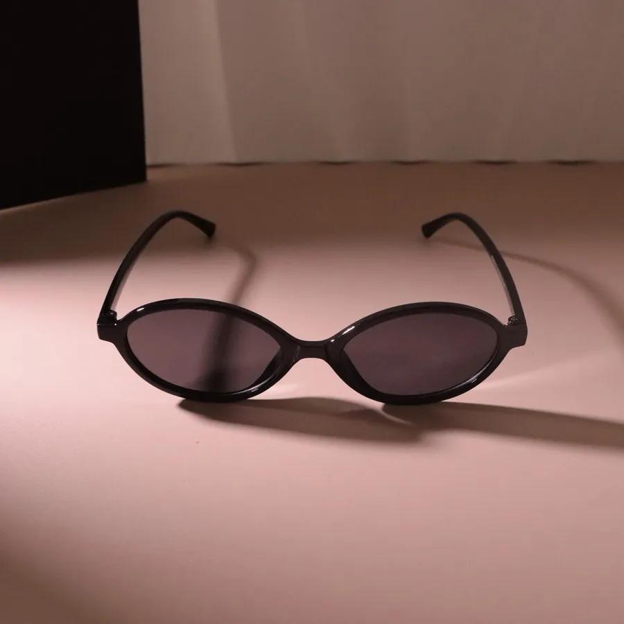 Luxurious Small Frame Sun Glasses Women Men Oval Sunglasses Female Casual Black Colors Mirror Designer Brand Fashion