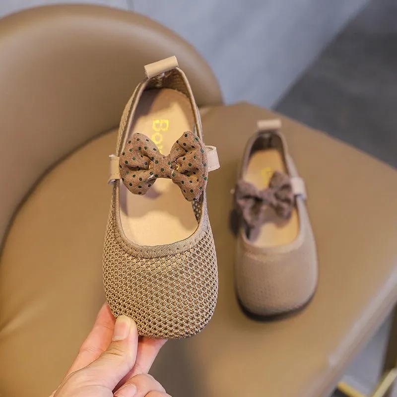 

Летняя обувь для девочек, однотонная обувь принцессы на мягкой подошве, повседневная легкая обувь с противоскользящей сеткой для маленьких девочек 24 хаки