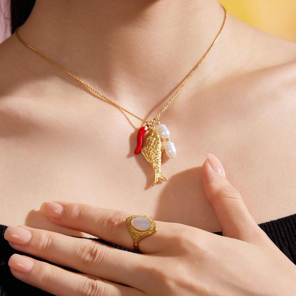 European-American Fashion Necklace: Stainless Steel Ocean Fish Pearl Pendant - Simple, Stylish, and Elegant Women's Necklace.