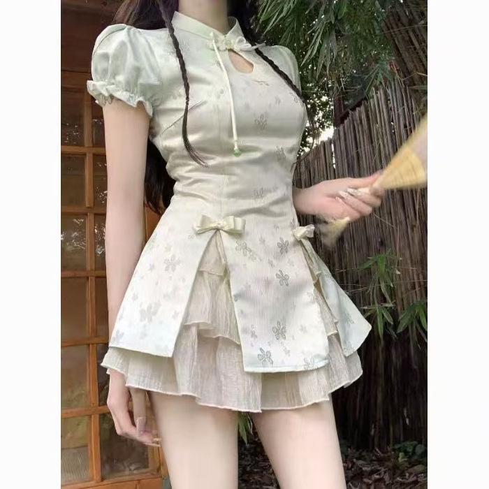 Retro Chinesischer Cheongsam Zweiteilig: Pan Kou Puffärmelkleid