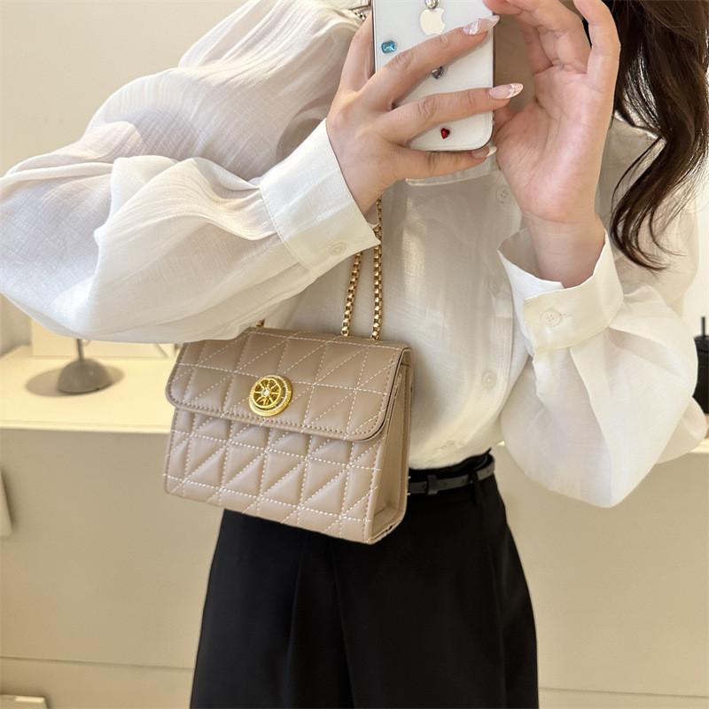 Trendy Women's Chain Shoulder Bag Stylish Autumn Fashionable Crossbody Bag