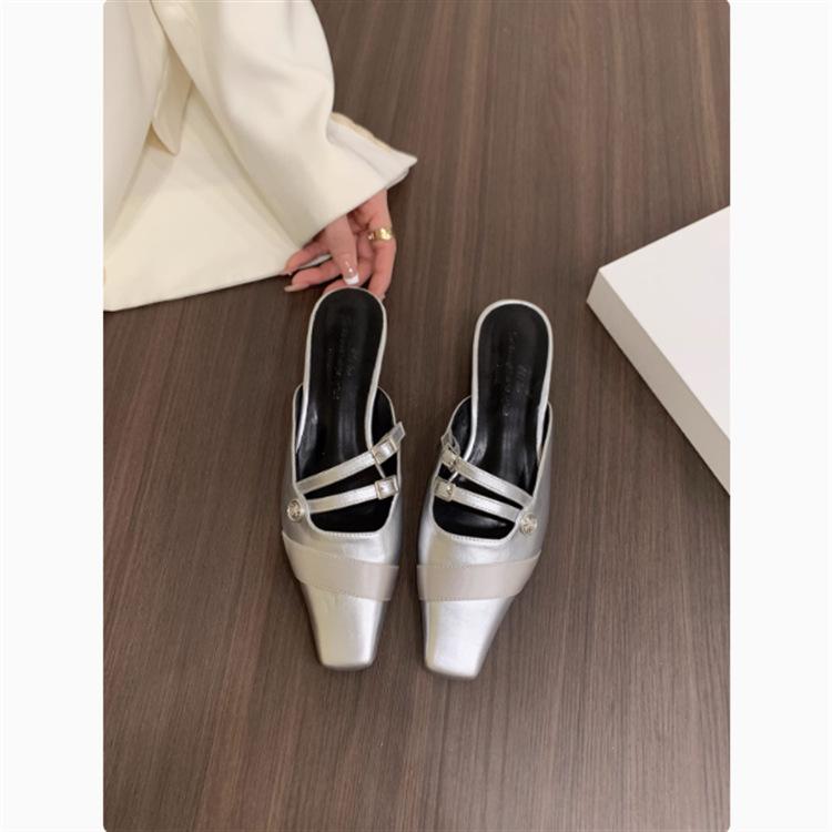 

Baotou half slippers women s outer wear 2025 spring new fashion belt buckle cool slippers thick heel square head muller shoes 39 срібний