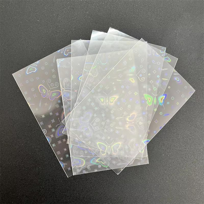 50ks 65x90mm Holografické chrániče karet Laserové fóliové obaly Pro TCG herní karty Sběratelské úložiště