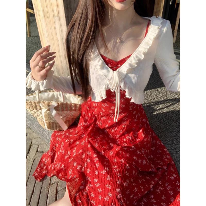 

Spring/Summer 2025 Q Lady Red Floral Maxi Cami Dress with Slit Medium