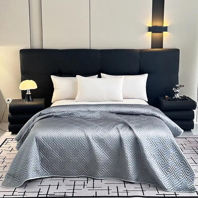 

Solid Color Cotton Quilted Thick Double Bed Cover Skin-friendly Comfortable Simple Large Sheet Machine Washable Multiple 173x229cm сірий