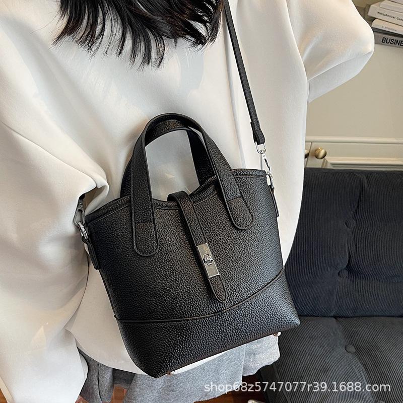 Commuter fashion hand-held small bag women's 2025 new versatile large-capacity one-shoulder crossbody bag simple temperament bucket bag