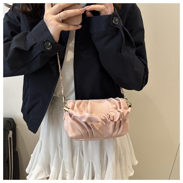 New bag women's 2025 fashion trend messenger bag versatile casual chain shoulder bag solid color portable pleated bag