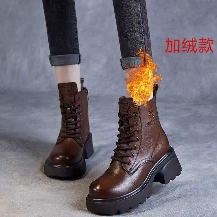 Neue Plattform-British-Kurzstiefel, kleine höhenverstellende Stiefel für Herbst und Winter, aufgeschichtete und verdickte Martin-Stiefel.