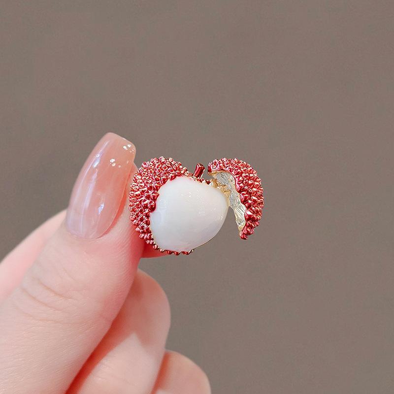 A Niche and Cute Lychee Anti-exposure Brooch A High-end Women's Corsage A Suit Sweater Pin and Accessory To Secure Clothes