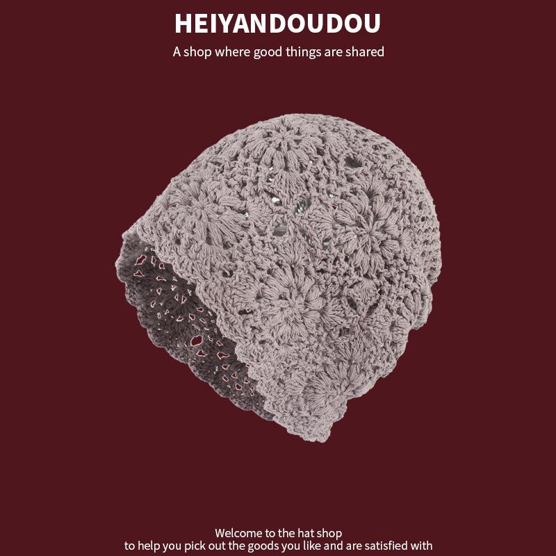 

Вязаная шапка ручной работы в этническом стиле с кисточками и защитой для ушей для женщин в бежевом, черном и цвете хаки Gray Crochet