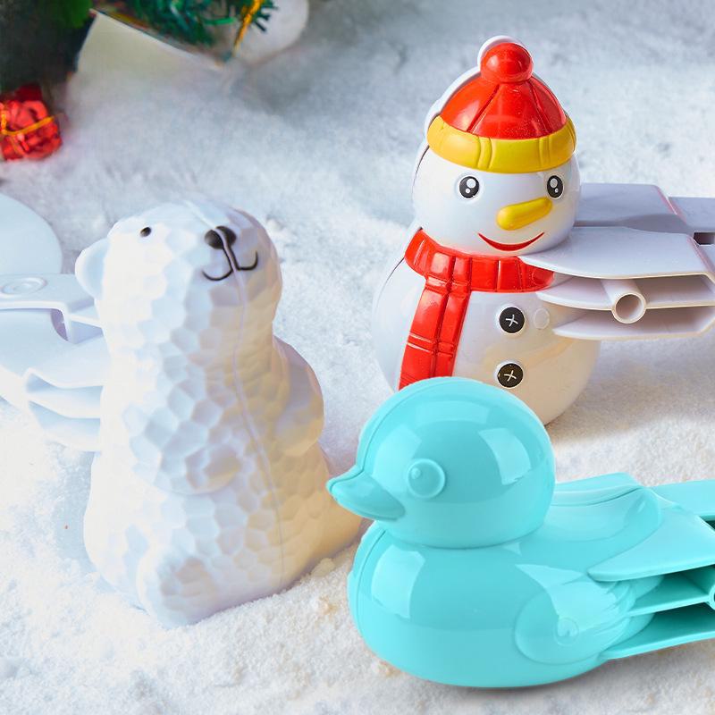 Outdoor Little Yellow Duck Snowball Clip - the Ultimate Tool for Making Perfect Snowballs Effortlessly! Ideal for Snowball Fights and Winter Fun.