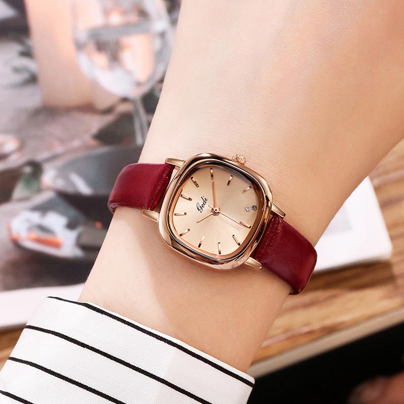 Watch Female Student Niche Design Light Luxury Simple Temperament Autumn And Winter Belt Small Dial Women'S Watch