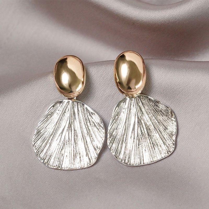 Elegant Shell Flower Earrings Women Minimalist Pearl Studs With Crystal Accents Lightweight Fashion Jewelry Daily Wear