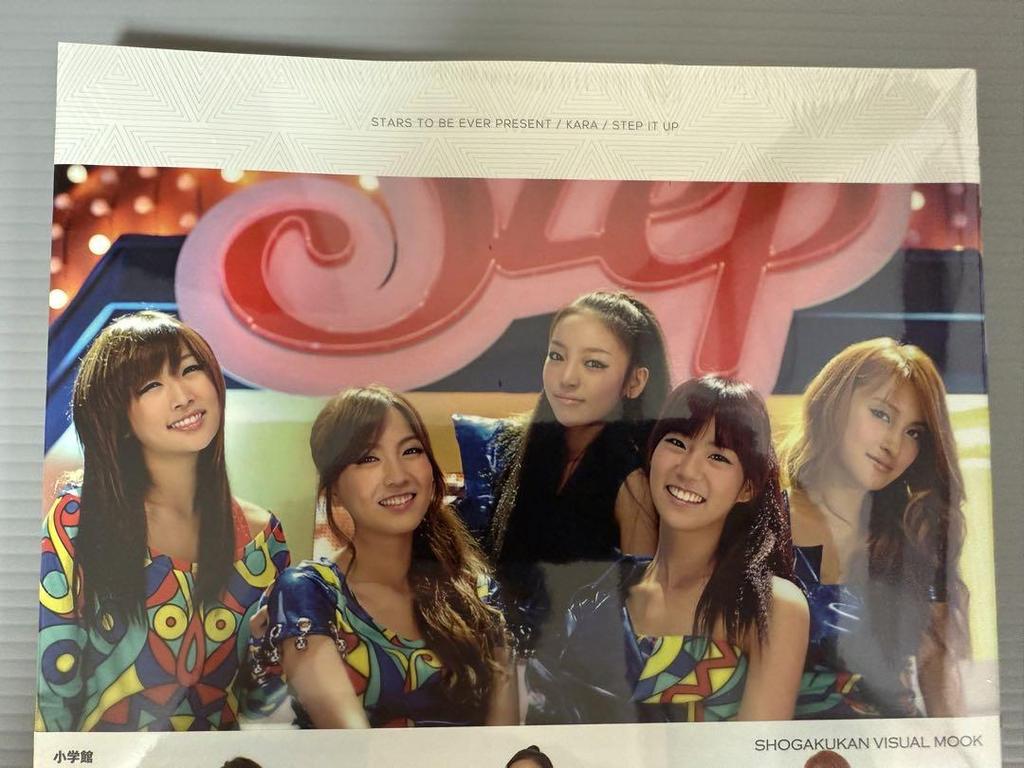 [USED] KARA's Japan-exclusive Official Photo Book Filled with Their Vibrant Charm