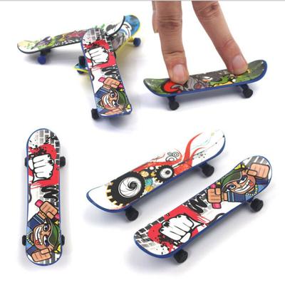 1X Mini Finger Board Skateboard Neuheit Kinder Jungen Mädchen Spielzeug Geschenk Party