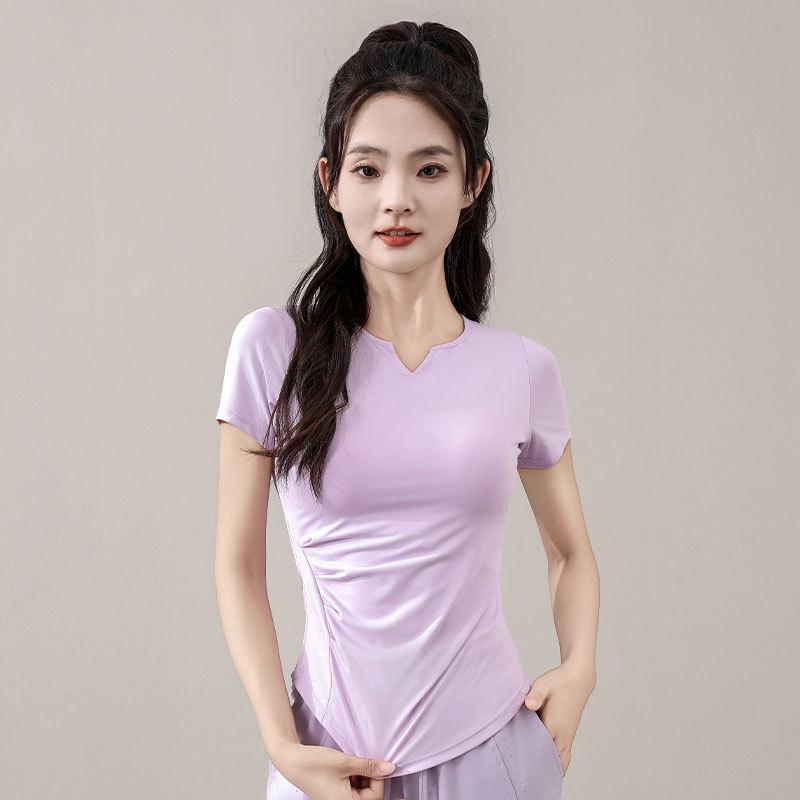 Damen Sommer Sportbekleidungsset: Schnelltrocknendes Tennis-, Badminton-, Yoga- und Lauf-Outfit mit kurzärmeligem Oberteil und Rock.