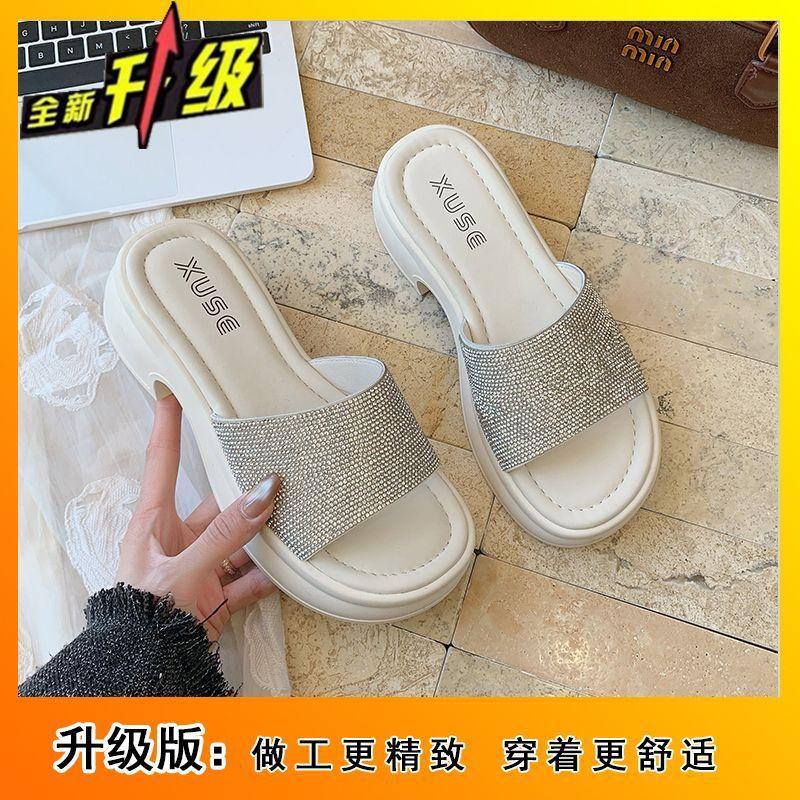 Fashion rhinestone platform slippers women wear 2025 summer new Internet celebrity beach one-word indoor non-slip sandals
